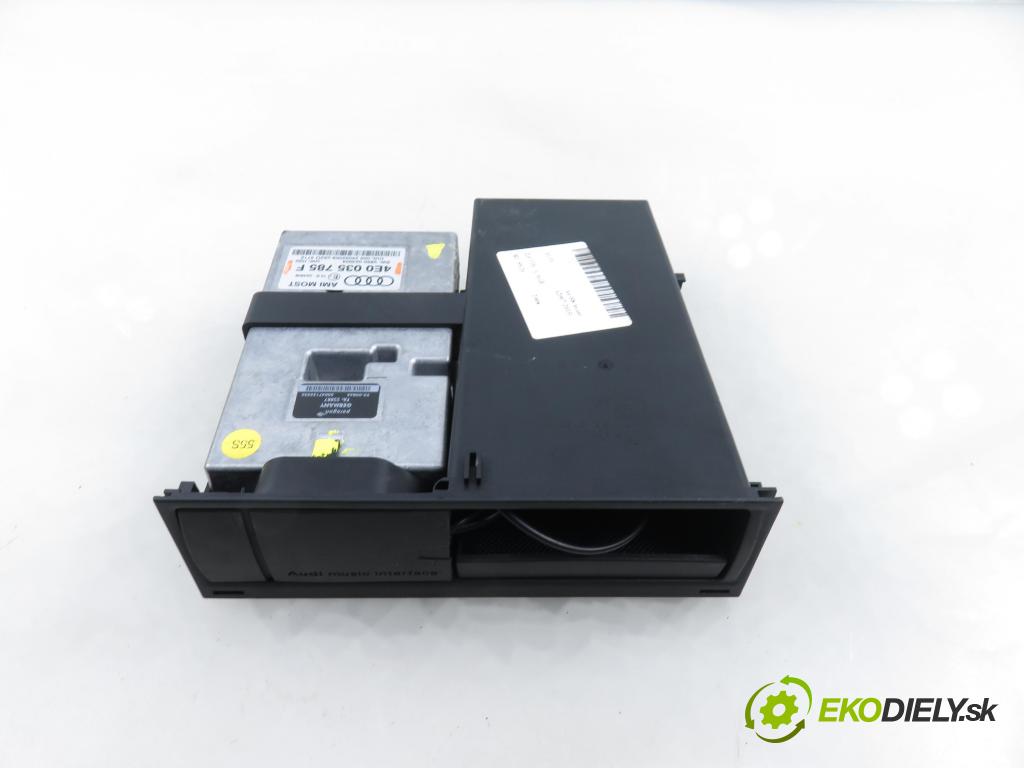 AUDI A4 Avant (8K5, B8) KOMBI 2008 100,00 2.0 TDI - CAGB 1968,00 měnič CD 4E0035785F