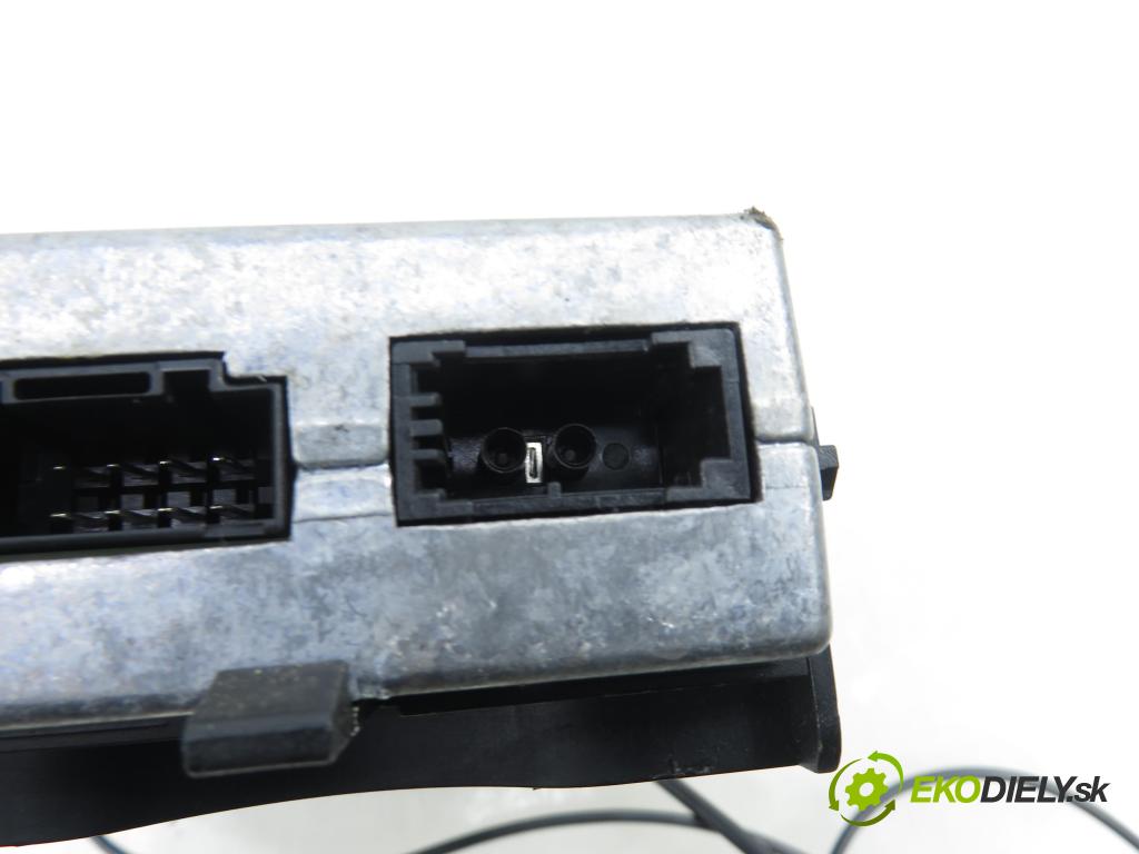 AUDI A4 Avant (8K5, B8) KOMBI 2008 100,00 2.0 TDI - CAGB 1968,00 měnič CD 4E0035785F