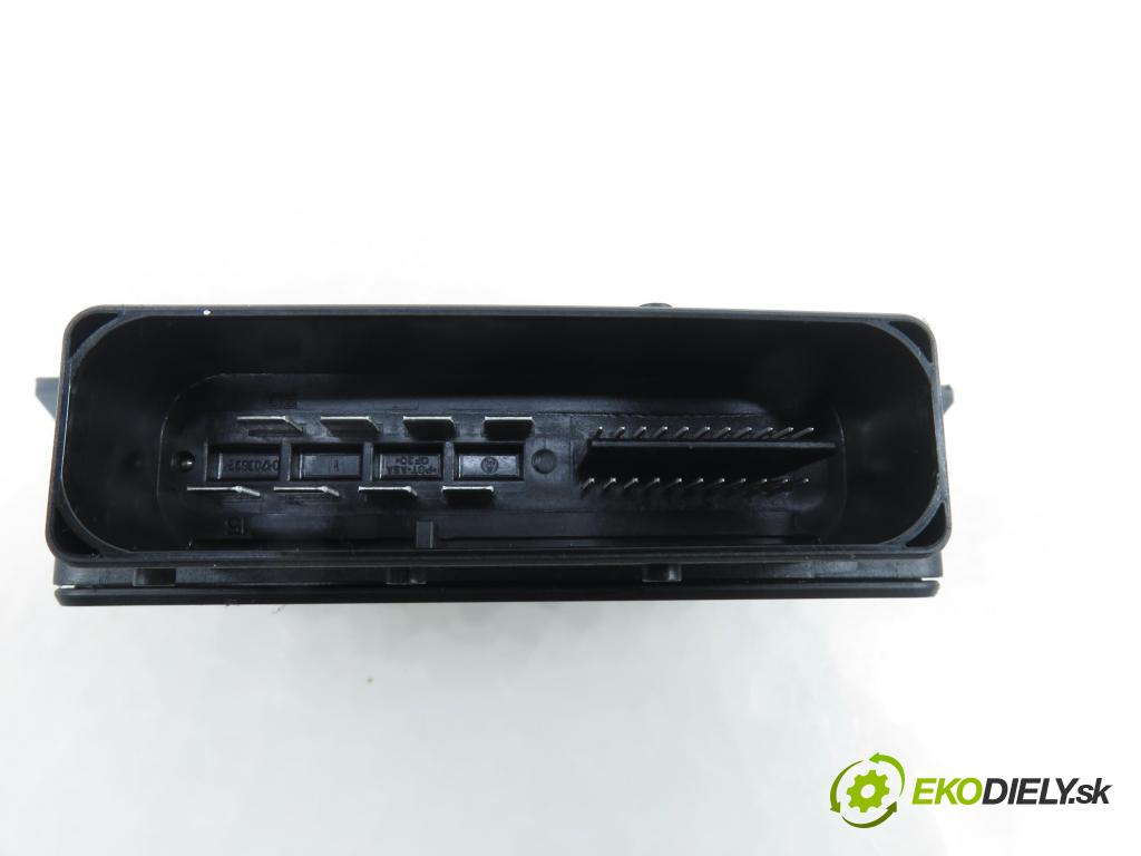 AUDI A4 Avant (8K5, B8) KOMBI 2008 100,00 2.0 TDI - CAGB 1968,00 řídící jednotka brzdy MANUÁL 8K0907801G