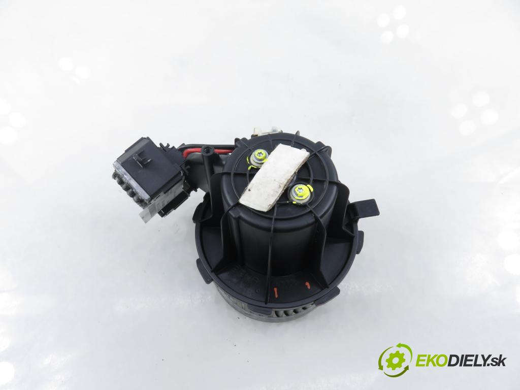 AUDI A4 Avant (8K5, B8) KOMBI 2008 100,00 2.0 TDI - CAGB 1968,00 ventilátor větráku 8K1820021 ; 8K0820521