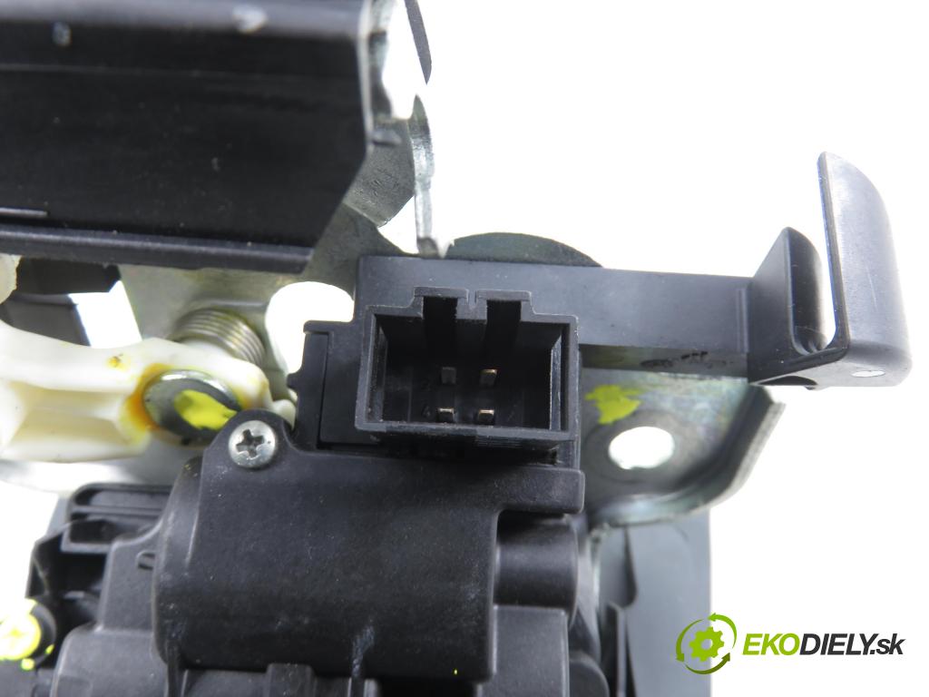 AUDI A4 Avant (8K5, B8) KOMBI 2008 100,00 2.0 TDI - CAGB 1968,00 zámok dverí kufor EL.