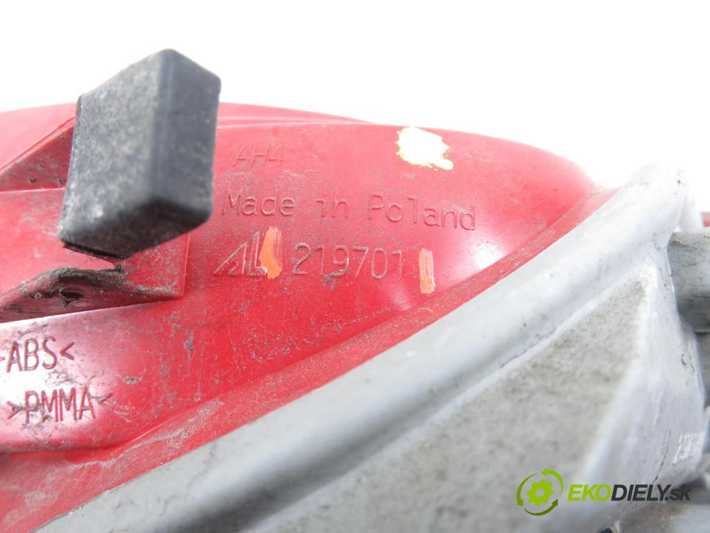 AUDI A4 Avant (8K5, B8) KOMBI 2008 100,00 2.0 TDI - CAGB 1968,00 Svetlo ľavé zadné 219701