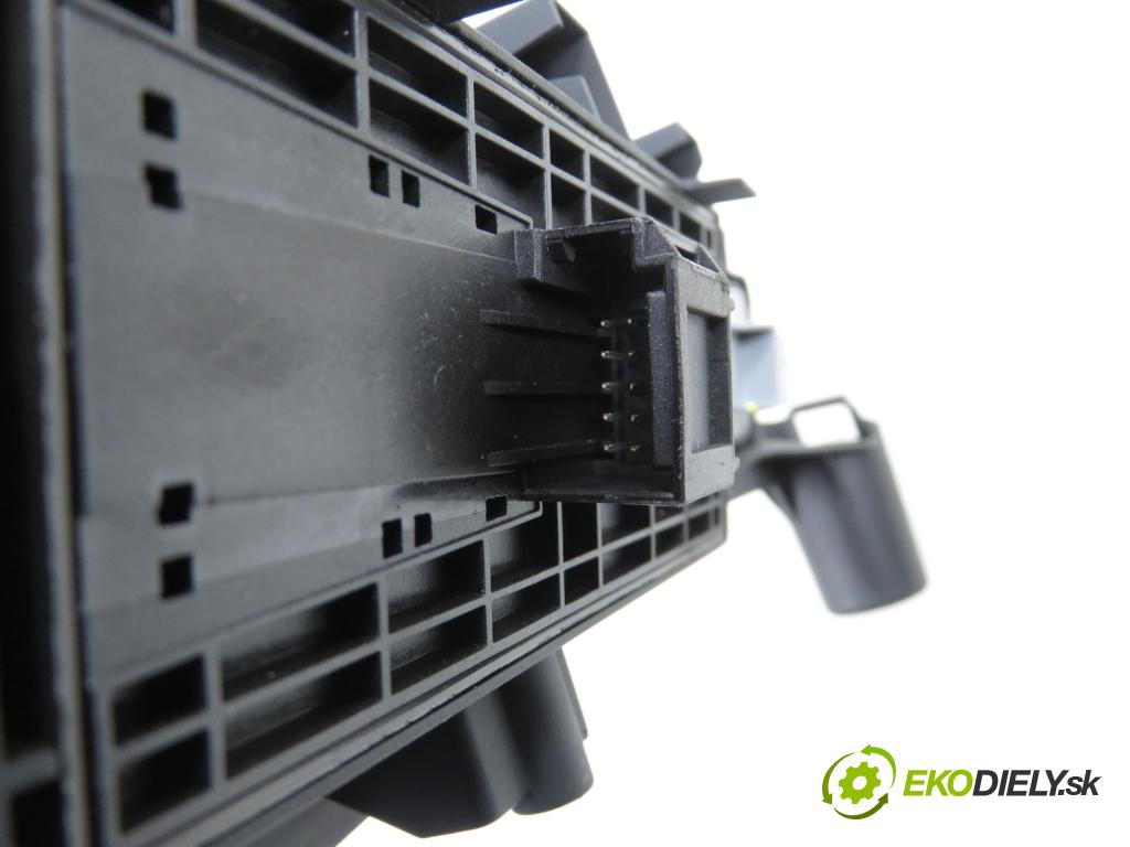 AUDI A4 Avant (8K5, B8) KOMBI 2008 100,00 2.0 TDI - CAGB 1968,00 Panel ovládaní oken 8K1867171D