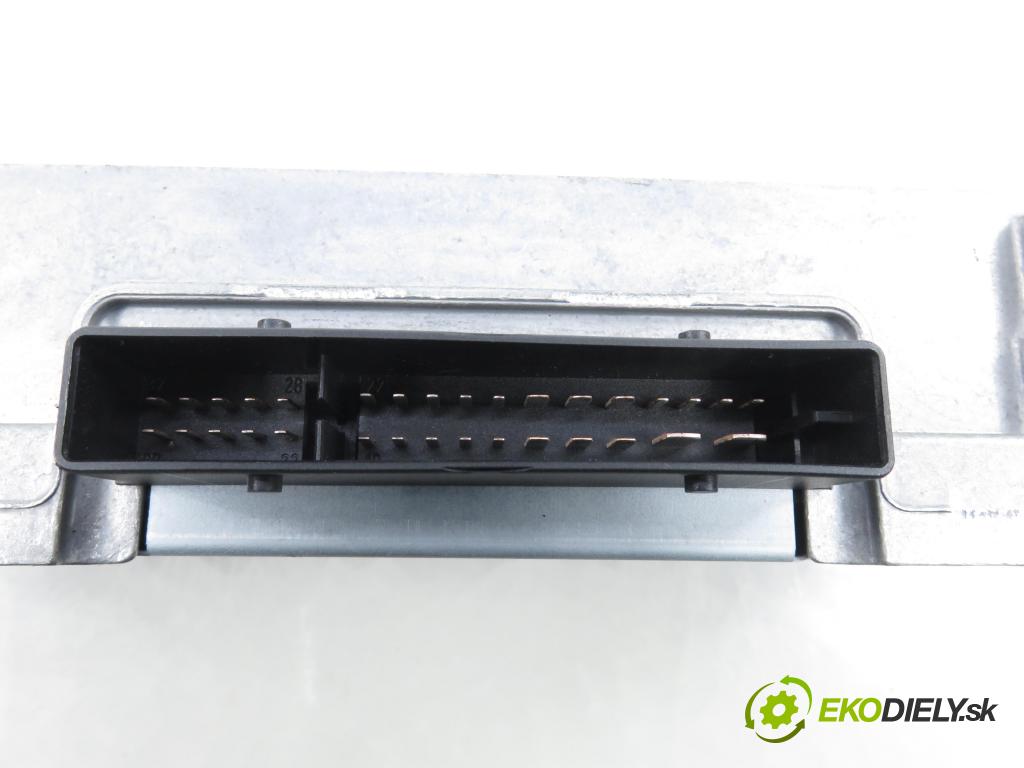 AUDI A4 Avant (8K5, B8) KOMBI 2008 100,00 2.0 TDI - CAGB 1968,00 Zosilňovač 8T0035223AE ; 8T0035223R (Zosilňovač)