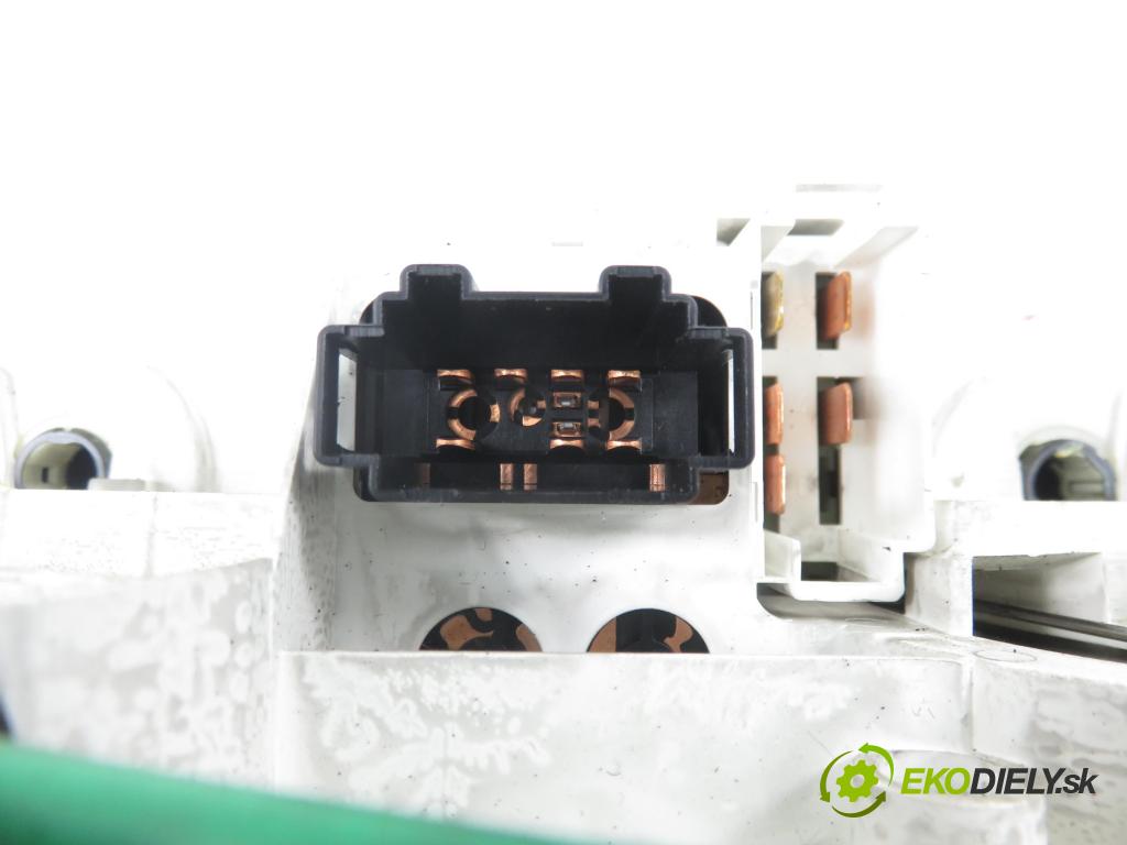 VW GOLF IV (1J1) HB 2003 74,00 1.9 TDI PD 101 - AXR 1896,00 Panel kúrenia KLIMATIZACE: 1J0820045F