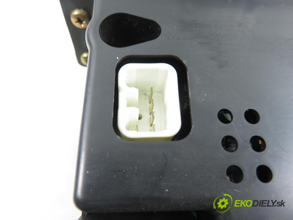 TOYOTA YARIS (_P1_) HB 1999 50,00 1.0 VVT- i 68 - 1SZ-FE 998,00 prístrojovka elektrický 8380052120 ; 4573000146