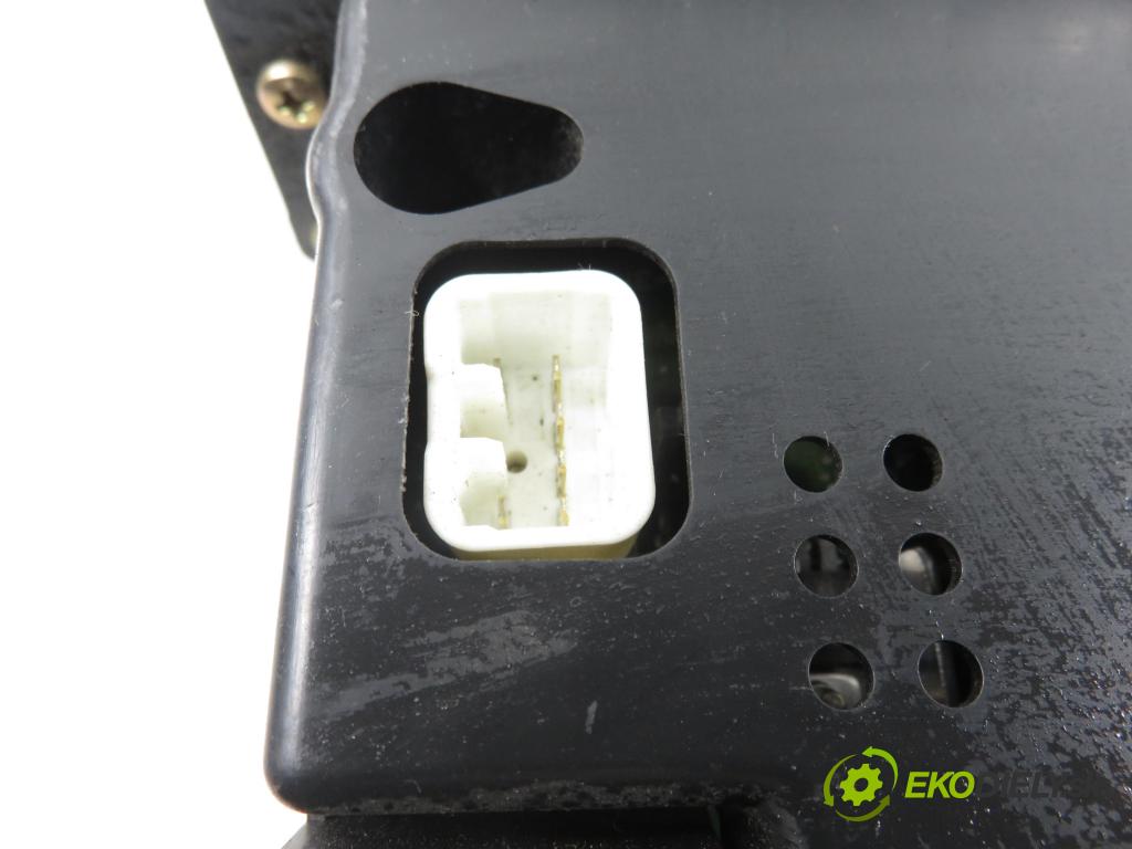 TOYOTA YARIS (_P1_) HB 2001 50,00 1.0 VVT- i 68 - 1SZ-FE 998,00 Prístrojovka elektrický 8380052610 ; 4573000890