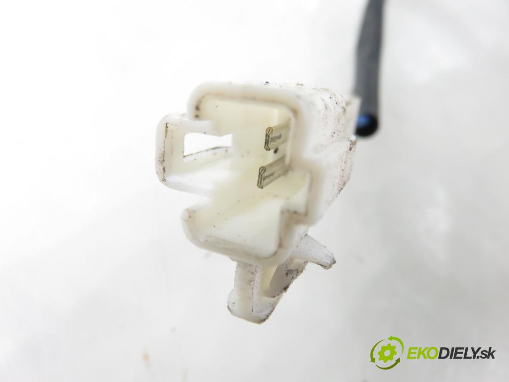 TOYOTA YARIS (_P1_) HB 2001 50,00 1.0 VVT- i 68 - 1SZ-FE 998,00 motorek stěrače ZADNÍ: 8513052010 ; 1592004053