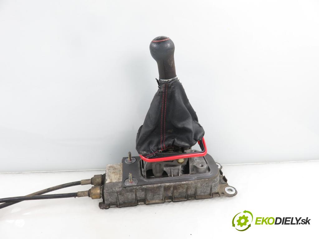 VW GOLF IV (1J1) HB 2001 66,00 1.9 TDI 90 - ALH 1896,00 ZVEDÁK: 1J0711266E