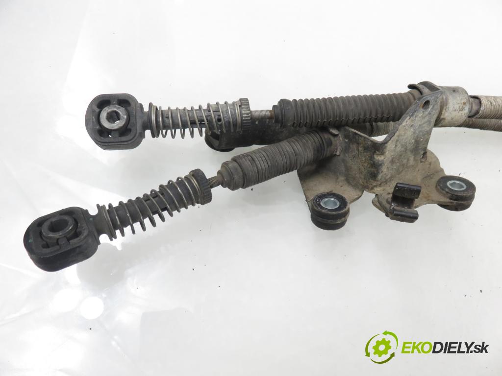 VW GOLF IV (1J1) HB 2001 66,00 1.9 TDI 90 - ALH 1896,00 ZVEDÁK: 1J0711266E