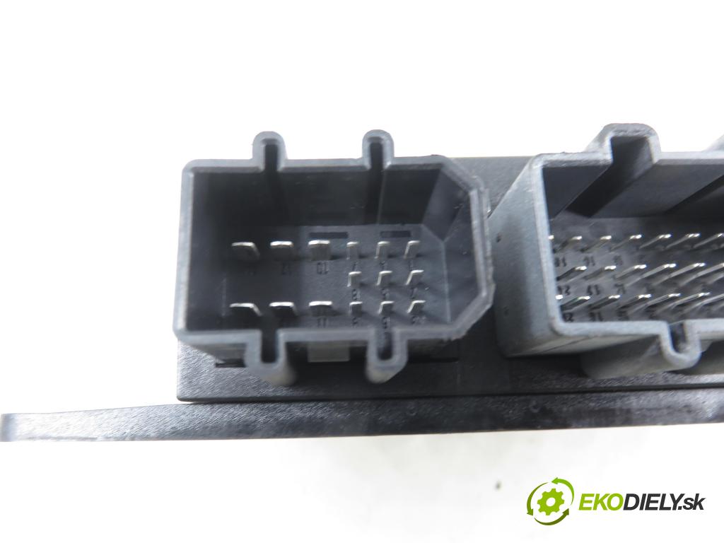 VW PASSAT B5.5 Variant (3B6) KOMBI 2003 96,00 1.9 TDI PD 130 - AVF 1896,00 MODUL komfortu 1C0959799B