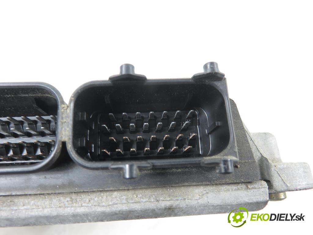 VW GOLF IV (1J1) HB 1998 55,00 1.4 16V - AHW 1390,00 řídící jednotka motora 036906014CG ; 6160034614