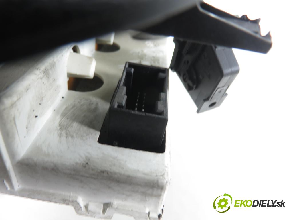 PEUGEOT 307 (3A/C) HB 2003 79,00 2.0 HDi 110 - RHS 1997,00 ZOBRAZIT: 9650243077