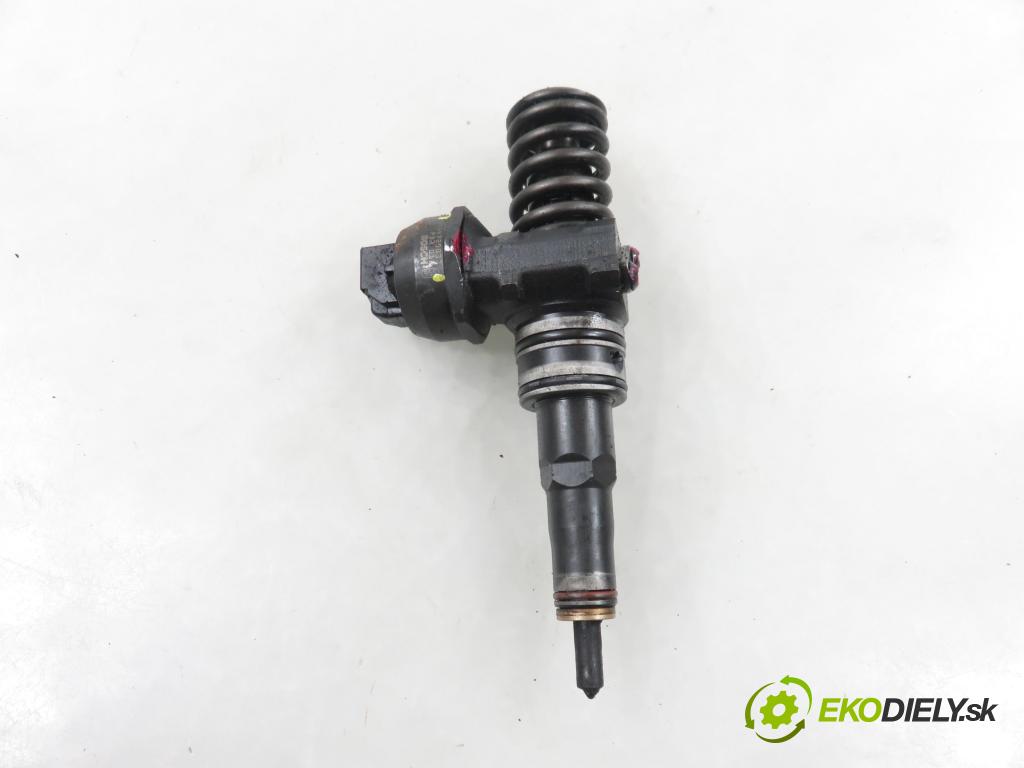 VW PASSAT B5.5 (3B3) SEDAN 2002 74,00 1.9 TDI PD 101 - AVB 1896,00 Vstrekovač 038130073AJ ; 04147320037 (Vstrekovač paliva)