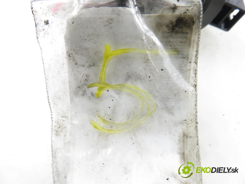 VW PASSAT B5.5 (3B3) SEDAN 2002 74,00 1.9 TDI PD 101 - AVB 1896,00 Vstrekovač 038130073AJ ; 04147320037 (Vstrekovač paliva)