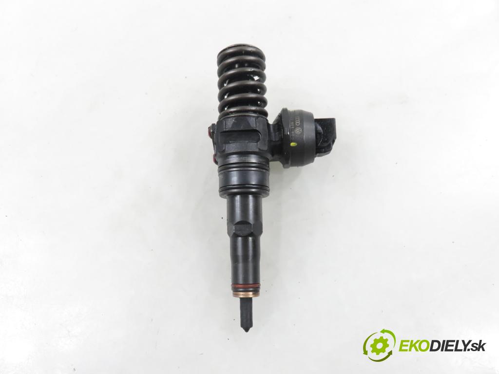 VW PASSAT B5.5 (3B3) SEDAN 2002 74,00 1.9 TDI PD 101 - AVB 1896,00 Vstrekovač 038130073AJ ; 04147320037 (Vstrekovač paliva)