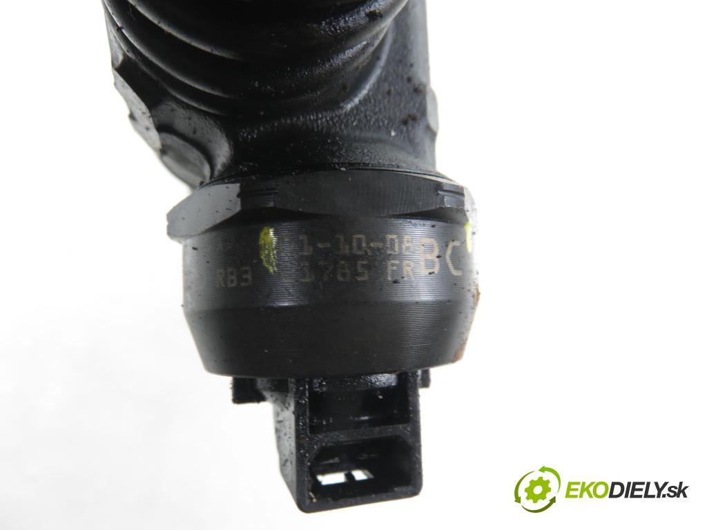 VW PASSAT B5.5 (3B3) SEDAN 2002 74,00 1.9 TDI PD 101 - AVB 1896,00 Vstrekovač 038130073AJ ; 04147320037 (Vstrekovač paliva)