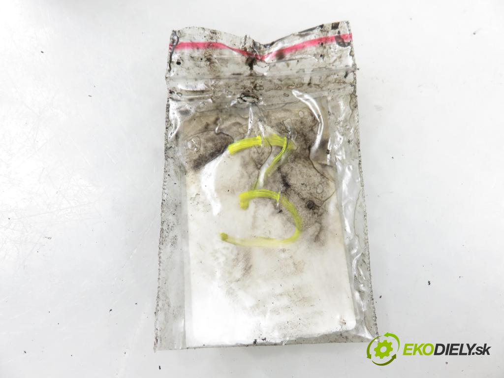 VW PASSAT B5.5 (3B3) SEDAN 2002 74,00 1.9 TDI PD 101 - AVB 1896,00 Vstrekovač 038130073AJ ; 0414720037 (Vstrekovač paliva)