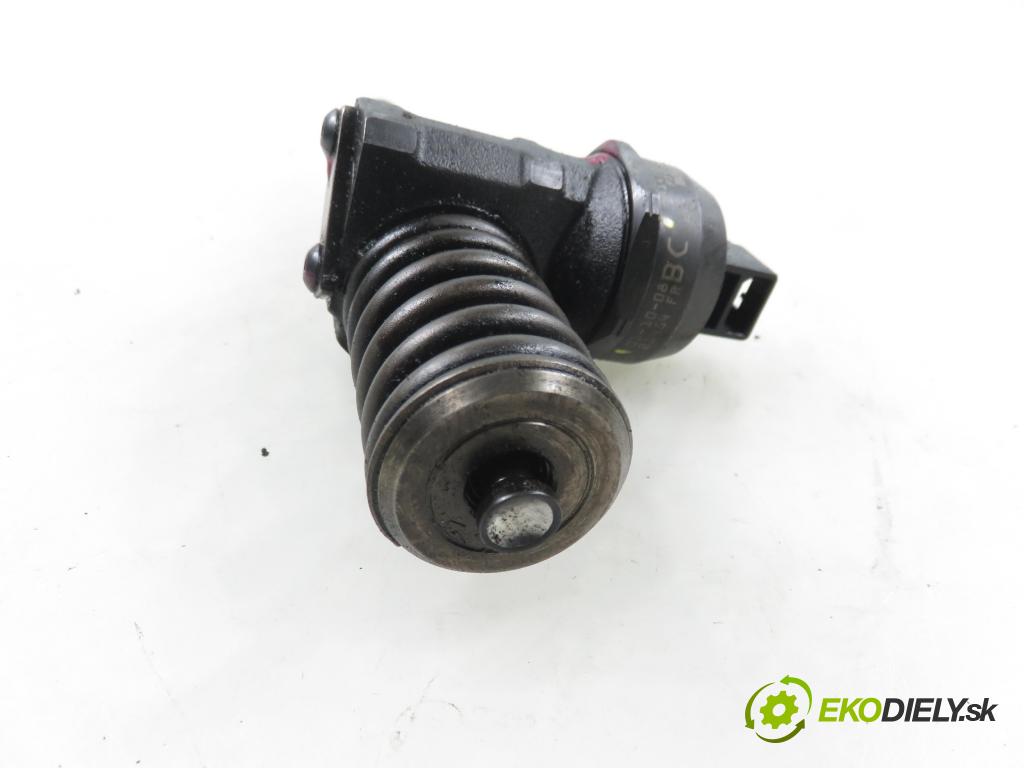 VW PASSAT B5.5 (3B3) SEDAN 2002 74,00 1.9 TDI PD 101 - AVB 1896,00 Vstrekovač 038130073AJ ; 0414720037 (Vstrekovač paliva)