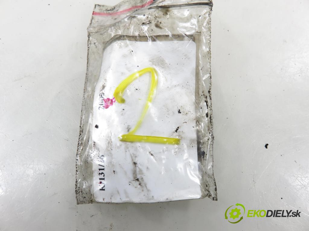 VW PASSAT B5.5 (3B3) SEDAN 2002 74,00 1.9 TDI PD 101 - AVB 1896,00 Vstrekovač 038130073AJ ; 0414720037 (Vstrekovač paliva)