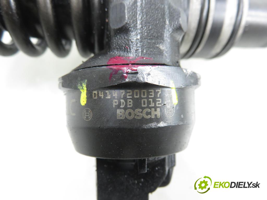 VW PASSAT B5.5 (3B3) SEDAN 2002 74,00 1.9 TDI PD 101 - AVB 1896,00 Vstrekovač 038130073AJ ; 0414720037 (Vstrekovač paliva)