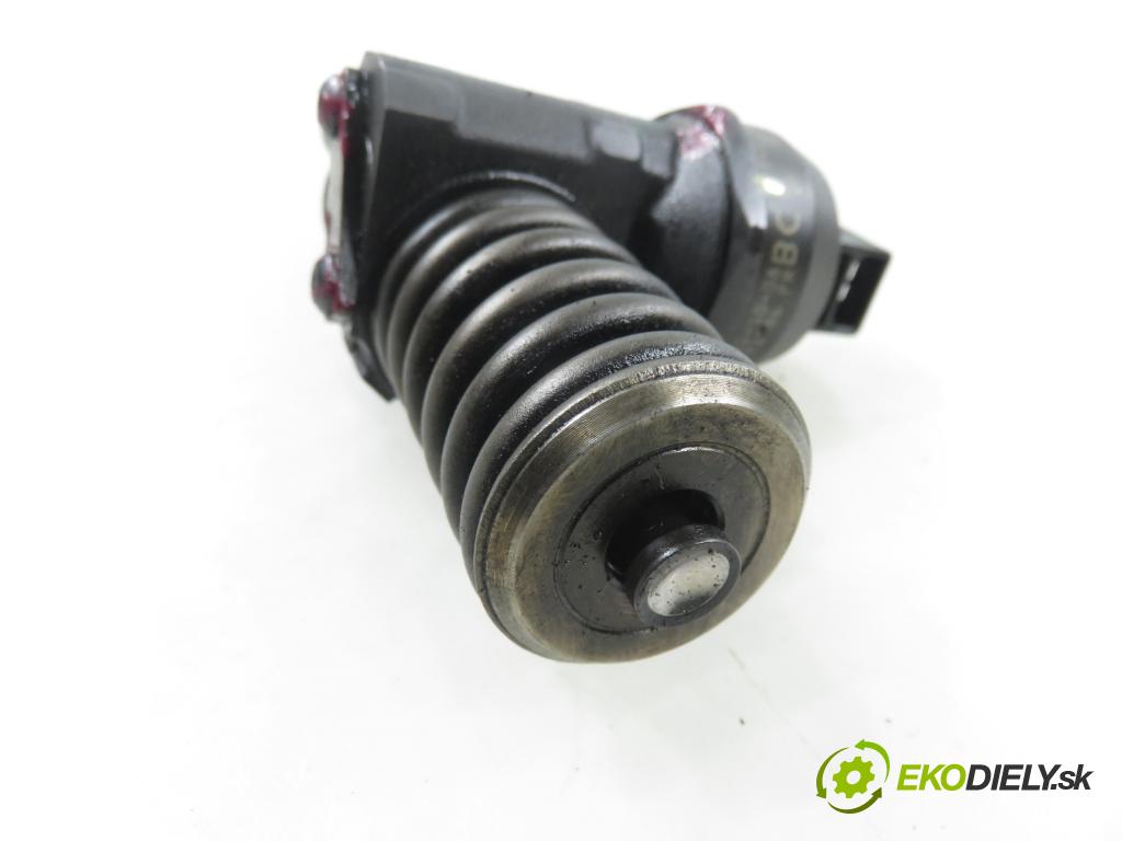 VW PASSAT B5.5 (3B3) SEDAN 2002 74,00 1.9 TDI PD 101 - AVB 1896,00 Vstrekovač 038130073AJ ; 0414720037 (Vstrekovač paliva)