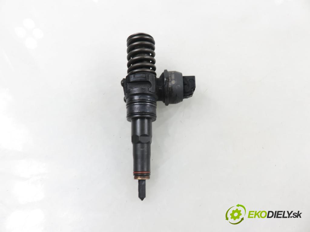 VW PASSAT B5.5 (3B3) SEDAN 2002 74,00 1.9 TDI PD 101 - AVB 1896,00 Vstrekovač 038130073AJ ; 04714720037 (Vstrekovač paliva)