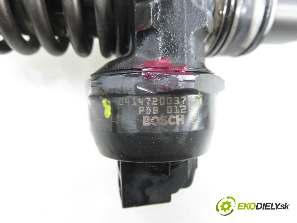 VW PASSAT B5.5 (3B3) SEDAN 2002 74,00 1.9 TDI PD 101 - AVB 1896,00 Vstrekovač 038130073AJ ; 04714720037 (Vstrekovač paliva)