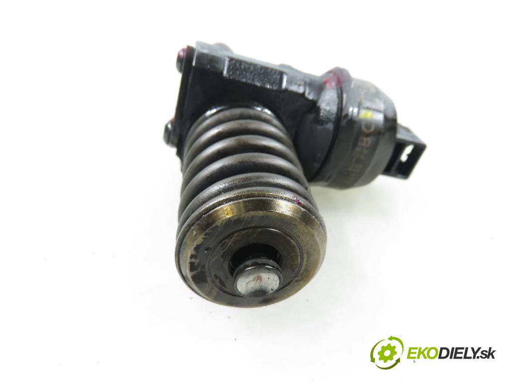 VW PASSAT B5.5 (3B3) SEDAN 2002 74,00 1.9 TDI PD 101 - AVB 1896,00 Vstrekovač 038130073AJ ; 04714720037 (Vstrekovač paliva)