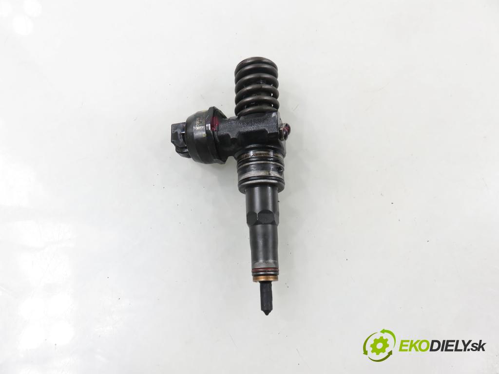 VW PASSAT B5.5 (3B3) SEDAN 2002 74,00 1.9 TDI PD 101 - AVB 1896,00 Vstrekovač 038130073AJ ; 04714720037 (Vstrekovač paliva)