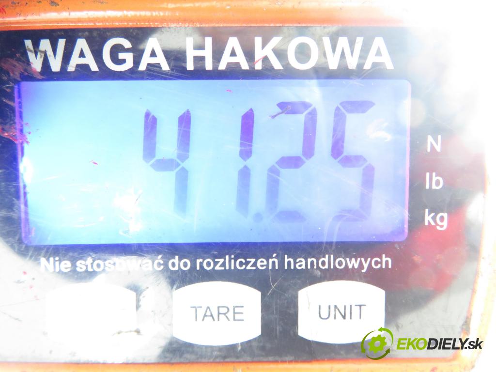 TOYOTA AURIS (_E15_) HB 2007 91,00 1.6 Dual-VVTi 124 - 1ZR-FE 1598,00 výztuha zadní část ABS