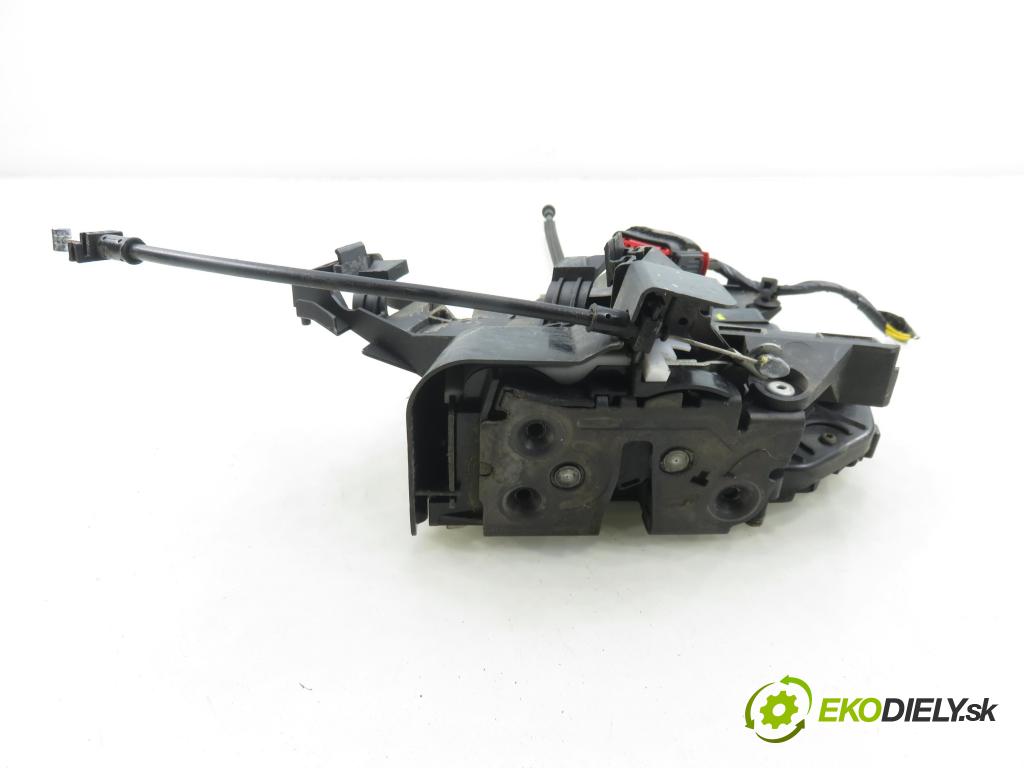 VOLVO V50 (MW) KOMBI 2006 80,00 1.6 D - 109  D 4164 T 1560,00 zámok PTE 30753674