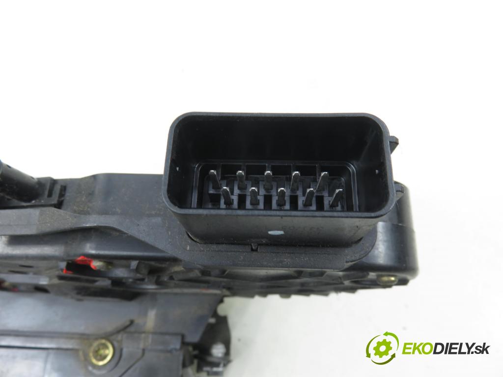 VOLVO V50 (MW) KOMBI 2006 80,00 1.6 D - 109  D 4164 T 1560,00 zámok PPE 30753664