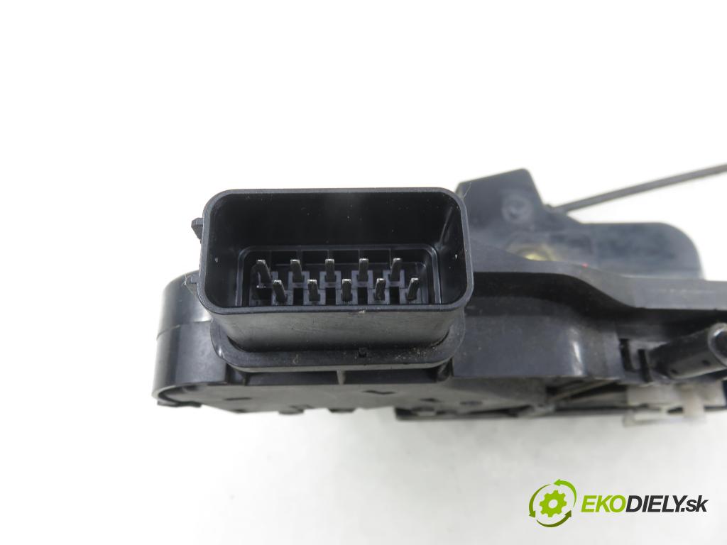 VOLVO V50 (MW) KOMBI 2006 80,00 1.6 D - 109  D 4164 T 1560,00 zámok PPE 30753664