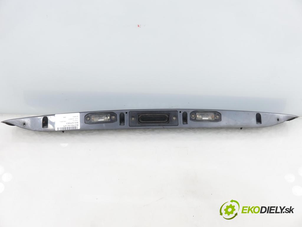 VOLVO V50 (MW) KOMBI 2006 80,00 1.6 D - 109  D 4164 T 1560,00 zadní část - čelo dveří kufr P1200455