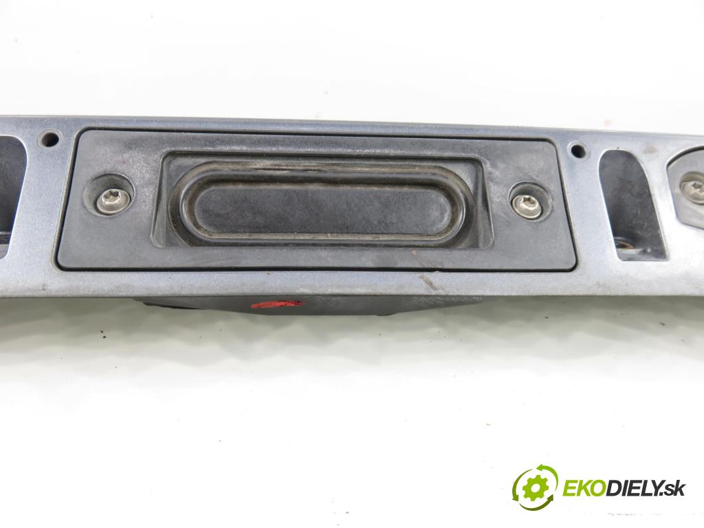 VOLVO V50 (MW) KOMBI 2006 80,00 1.6 D - 109  D 4164 T 1560,00 zadní část - čelo dveří kufr P1200455