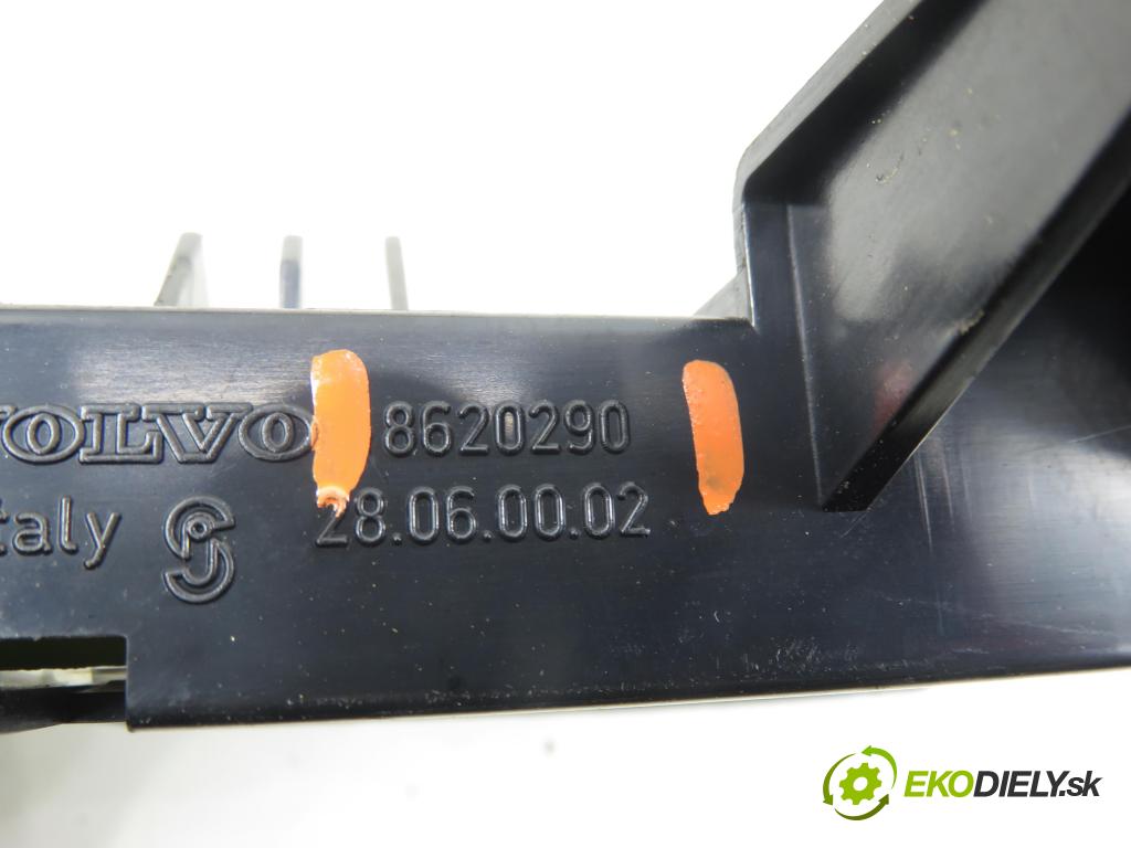 VOLVO V50 (MW) KOMBI 2006 80,00 1.6 D - 109  D 4164 T 1560,00 svetlo bŕzd 8620290