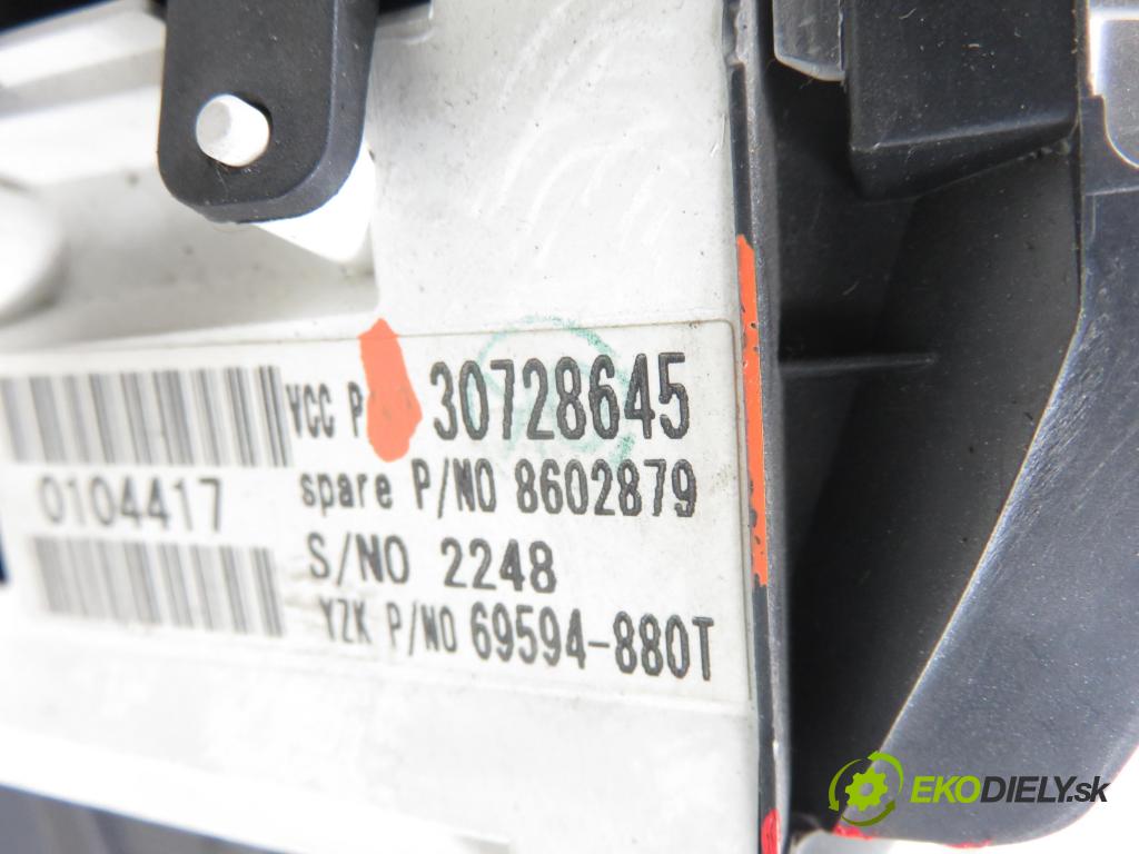 VOLVO V50 (MW) KOMBI 2006 80,00 1.6 D - 109  D 4164 T 1560,00 Prístrojovka elektrický 30728645