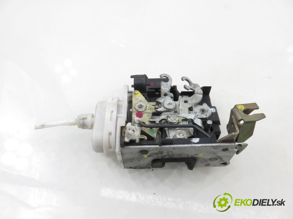 AUDI A4 (8D2, B5) KOMBI 1998 81,00 1.9 TDI 110 - AFN 1896,00 zámok 8D1837015F