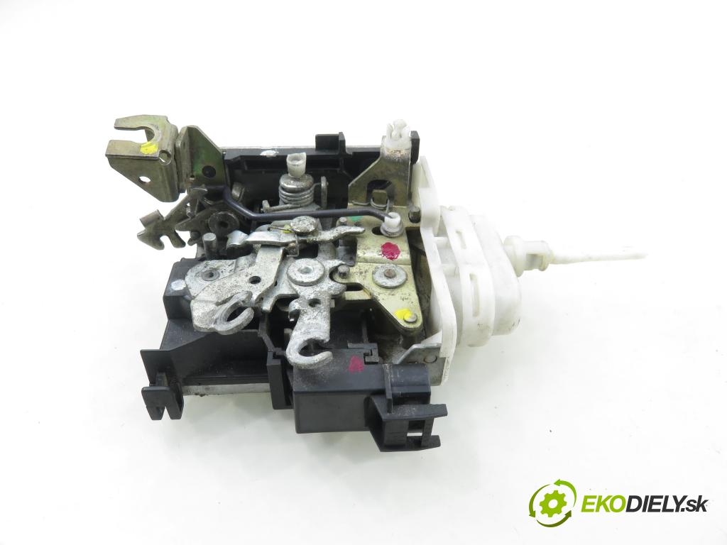 AUDI A4 (8D2, B5) KOMBI 1998 81,00 1.9 TDI 110 - AFN 1896,00 zámok LPM 8D1837015F