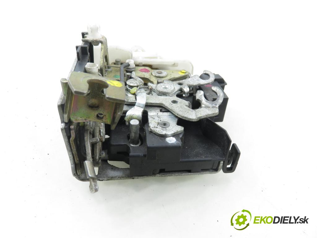 AUDI A4 (8D2, B5) KOMBI 1998 81,00 1.9 TDI 110 - AFN 1896,00 zámok LPM 8D1837015F