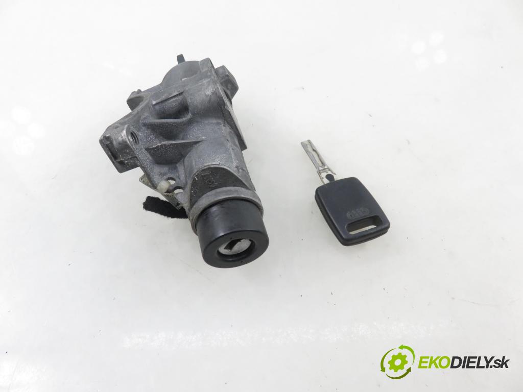 AUDI A4 (8D2, B5) KOMBI 1998 81,00 1.9 TDI 110 - AFN 1896,00 spinačka 4B0905851C (Spínacia skrinka)