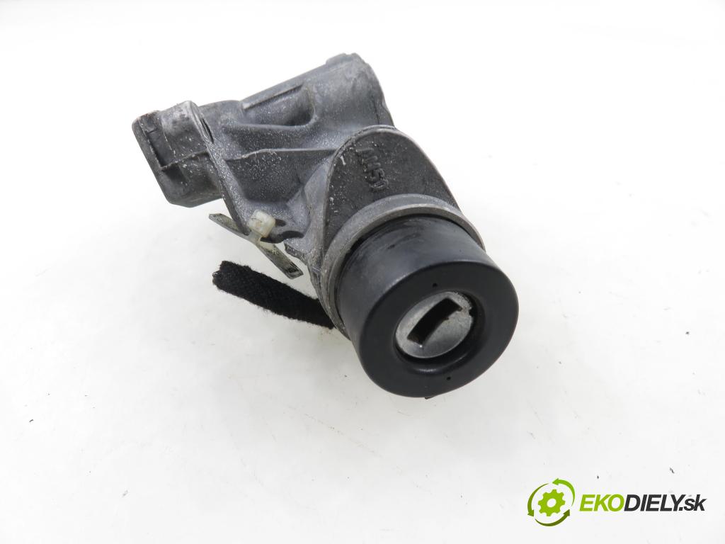 AUDI A4 (8D2, B5) KOMBI 1998 81,00 1.9 TDI 110 - AFN 1896,00 spínačka 4B0905851C (Spínací skříňka)