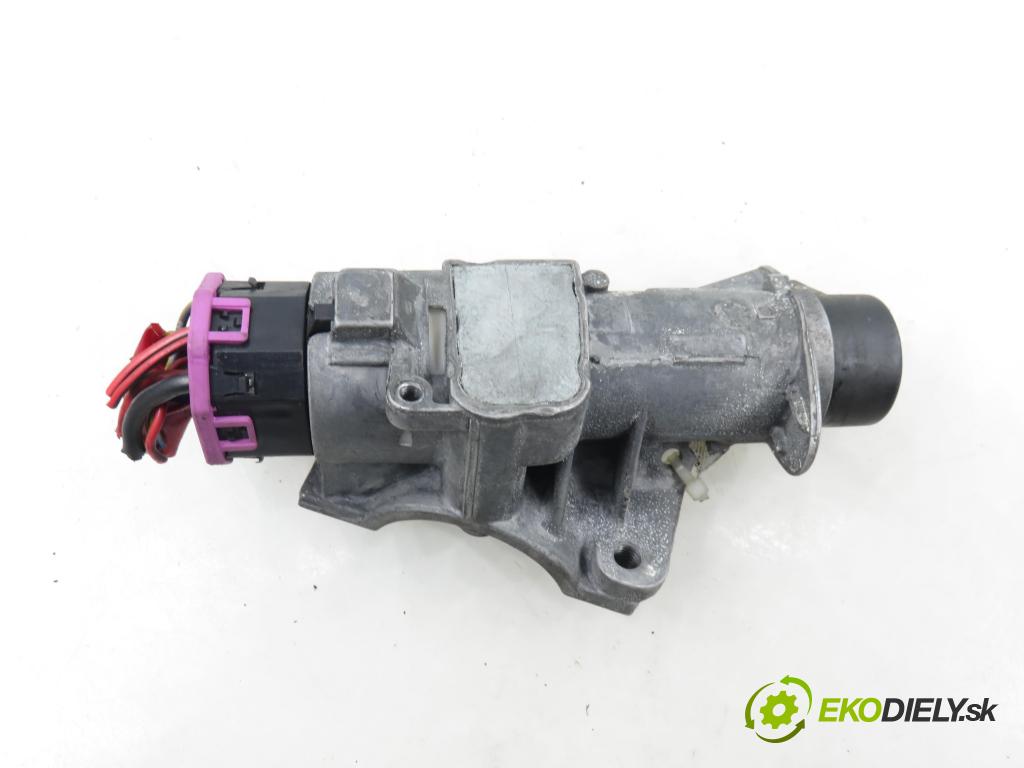 AUDI A4 (8D2, B5) KOMBI 1998 81,00 1.9 TDI 110 - AFN 1896,00 spínačka 4B0905851C (Spínací skříňka)