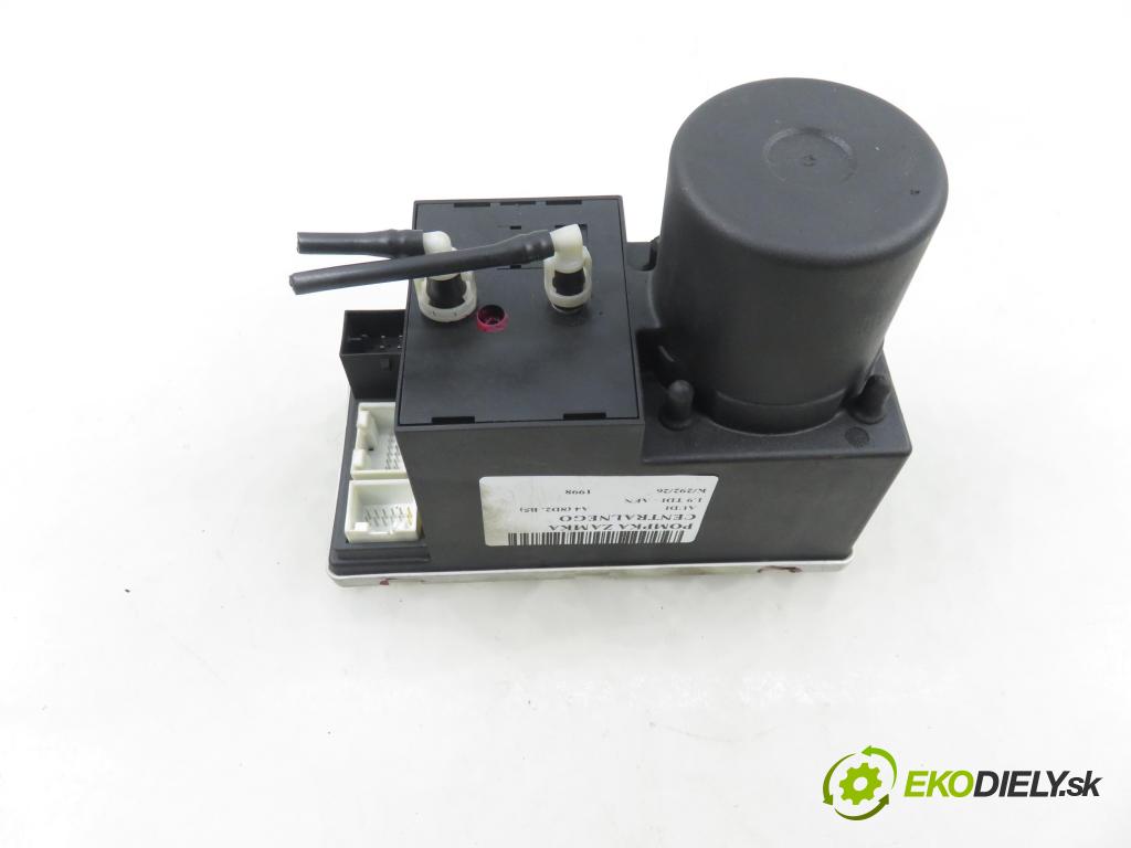 AUDI A4 (8D2, B5) KOMBI 1998 81,00 1.9 TDI 110 - AFN 1896,00 motorek zámku centrálního 8L0862257L