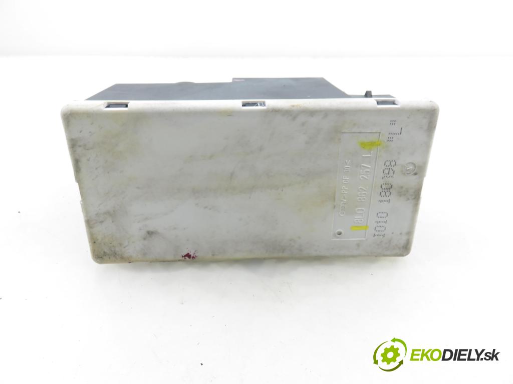 AUDI A4 (8D2, B5) KOMBI 1998 81,00 1.9 TDI 110 - AFN 1896,00 motorek zámku centrálního 8L0862257L