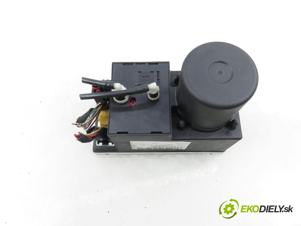 AUDI A4 (8D2, B5) KOMBI 1998 81,00 1.9 TDI 110 - AFN 1896,00 motorek zámku centrálního 8L0862257L