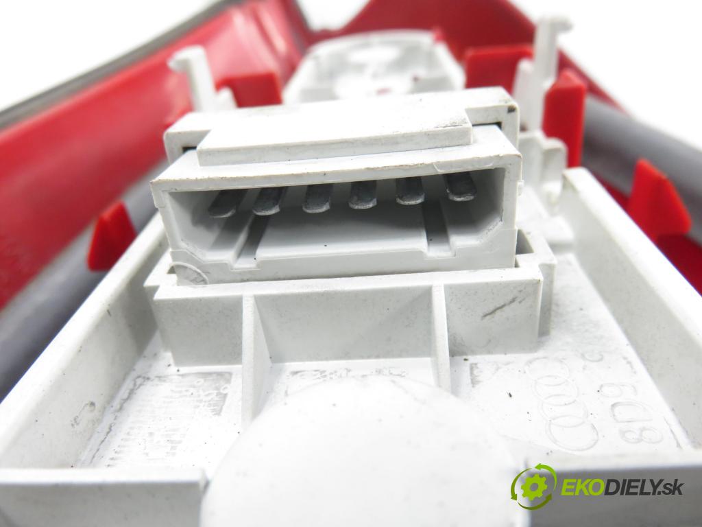 AUDI A4 (8D2, B5) KOMBI 1998 81,00 1.9 TDI 110 - AFN 1896,00 Svetlo pravé zadné 8D9945096