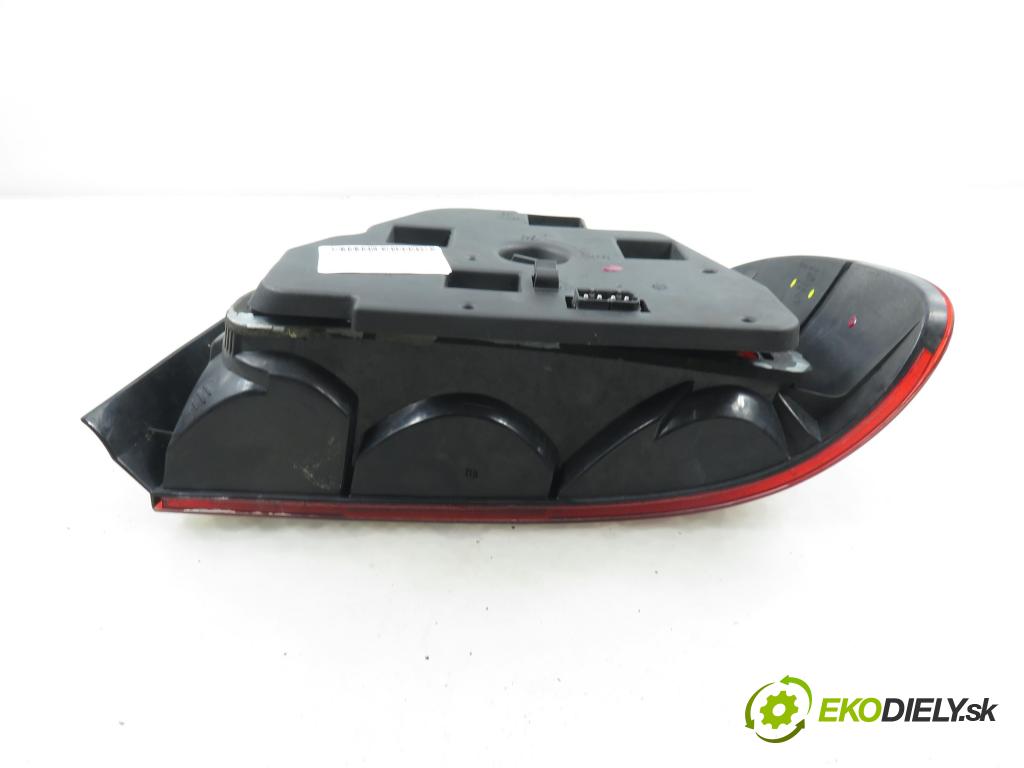 BMW 5 (E39) SEDAN 1997 110,00 520 i 150 - M52 B20 (206S3) 1991,00 Svetlo ľavé zadné 8358031