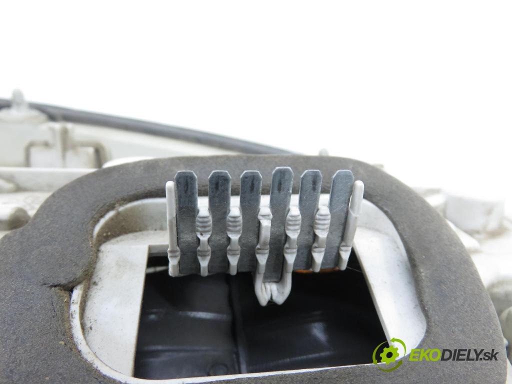 OPEL ASTRA G liftback (T98) HB 2002 62,00 1.6 8V - Z 16 SE 1598,00 světlo pravé zadní 90521544